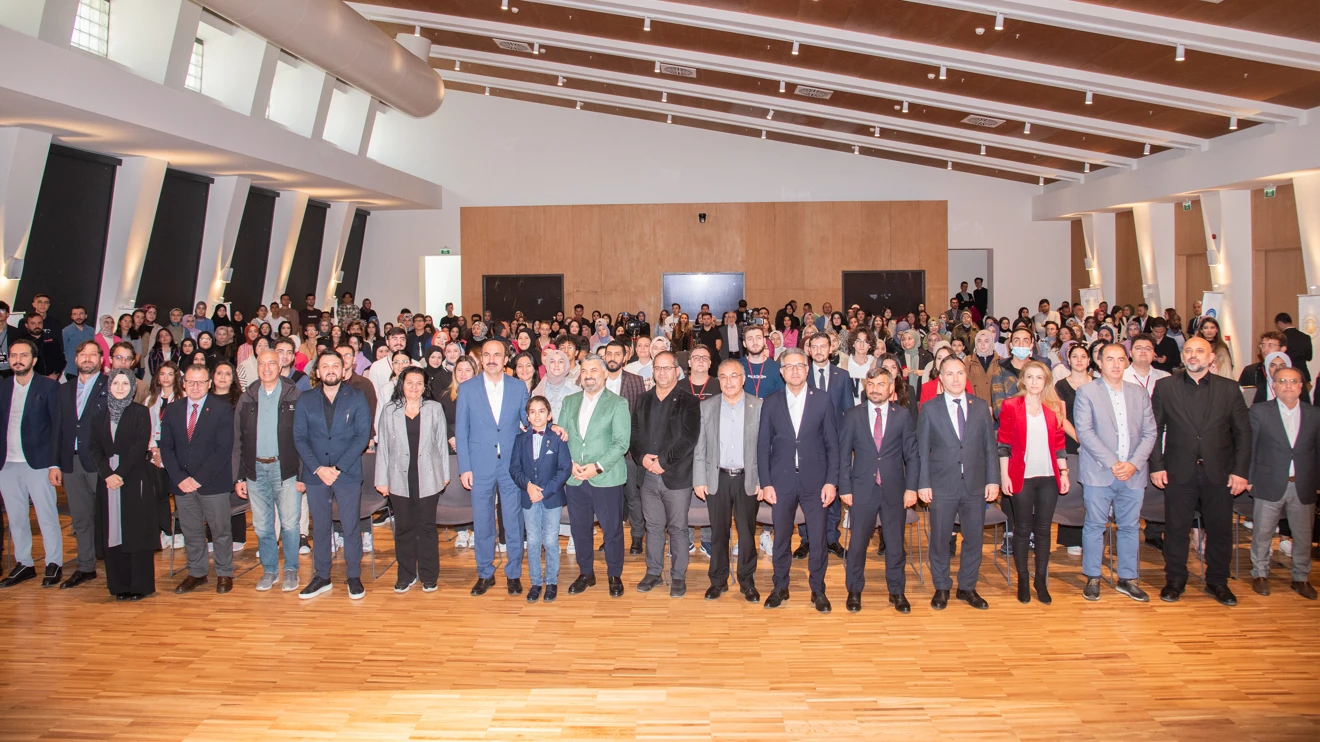 Afet İletişimi Forumu, Rektör Aksoy’un moderatörlüğünde gerçekleştirildi